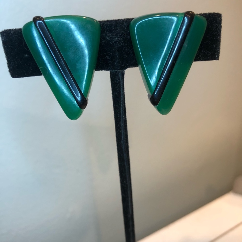 Vintage green and black clip on earrings B2